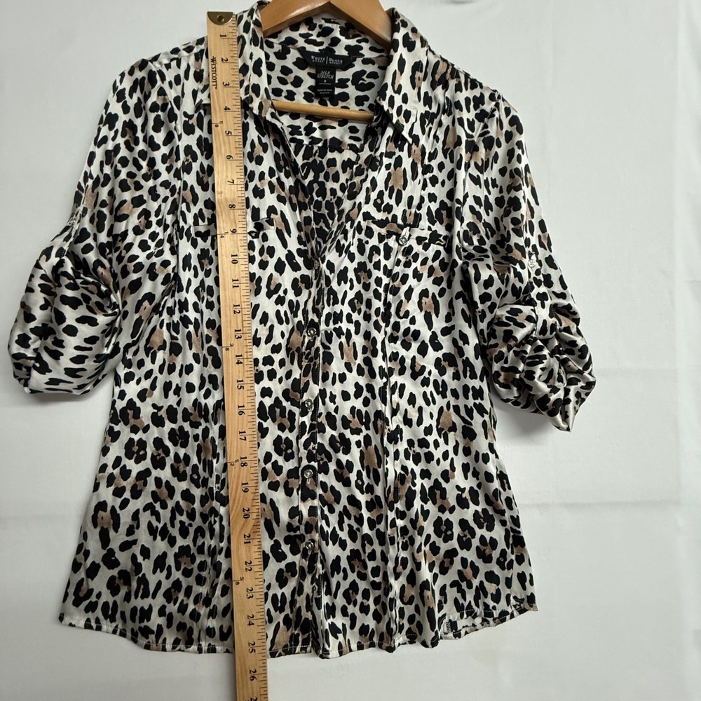 White House Black Market Silk Stretch Leopard Print Blouse Womens 8 Button Front - Picture 10 of 12